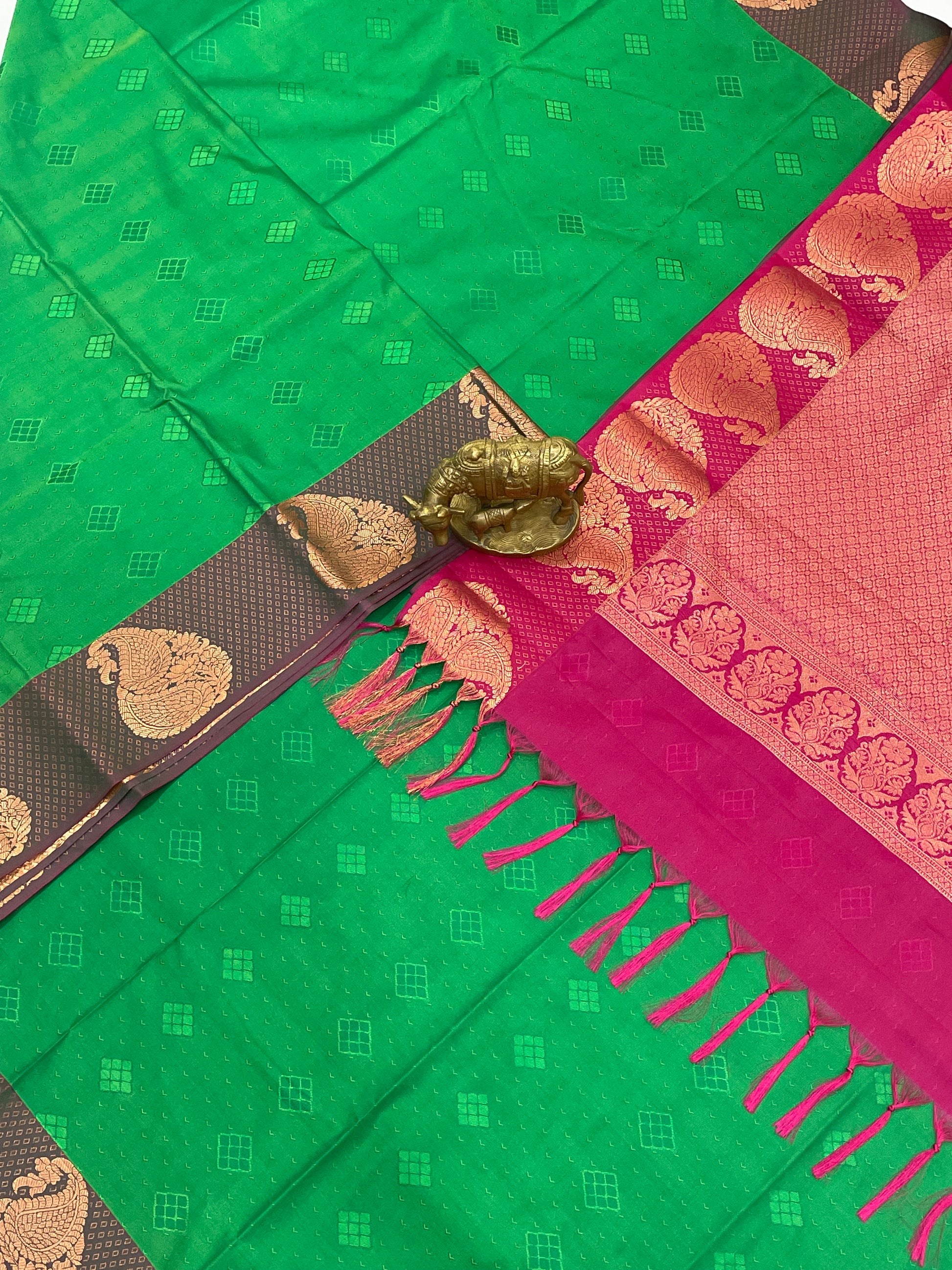 Green Color Soft Silk Saree With Contrast Pallu In Bull Head City