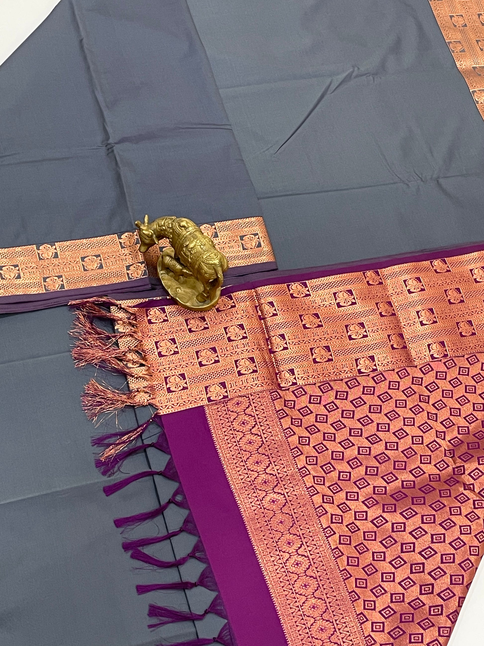 Gray Color Soft Silk Saree With Contrast Rich Pallu In Mesa