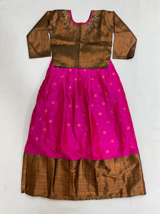 Pink Color With Zari Work Choli In Suncity