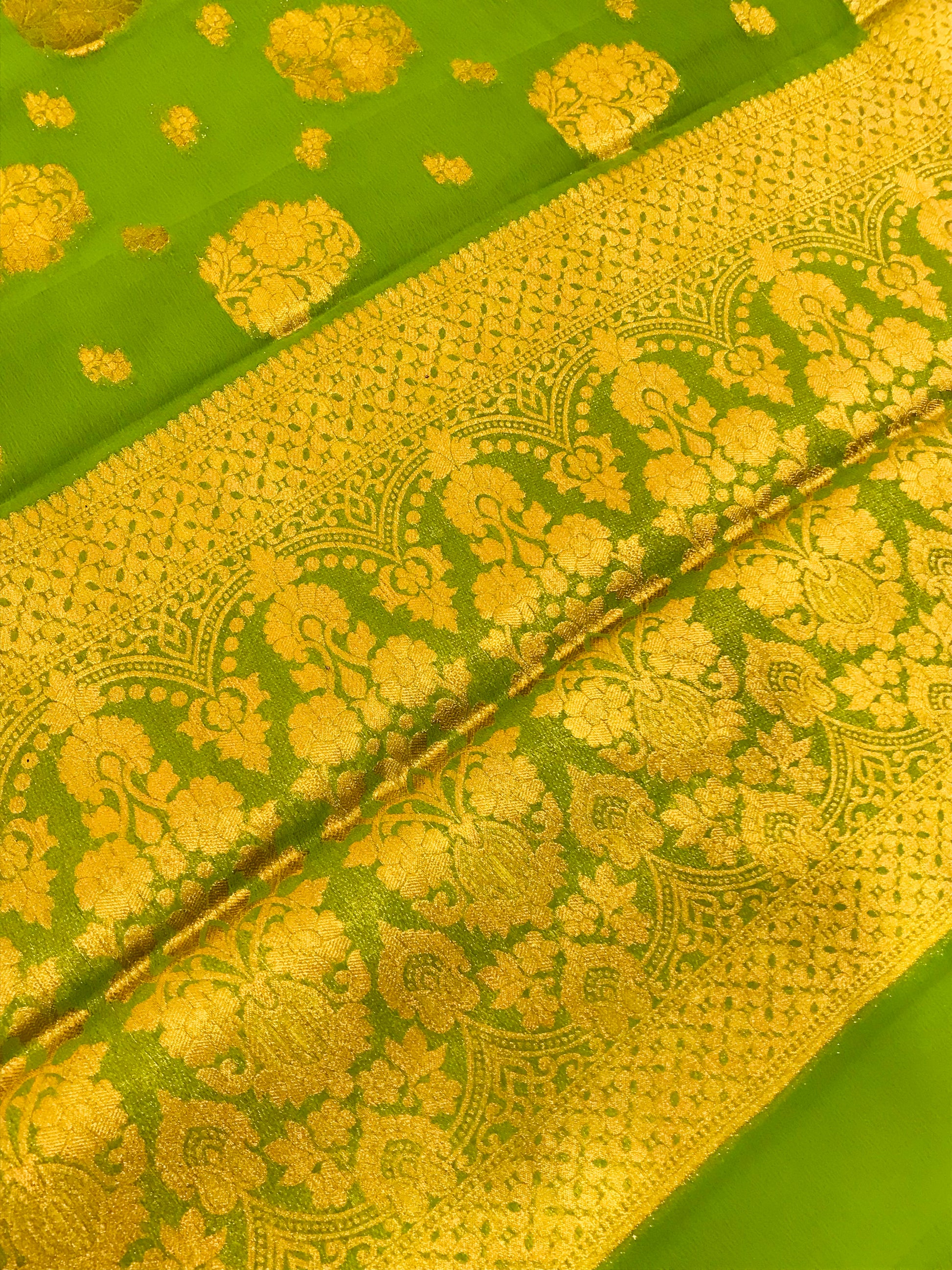 Georgette Saree With Flower Motifs And Contrast Rich Pallu Near Me