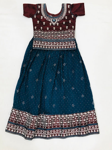 Dazzling Contrast Choli Sets In Suncity