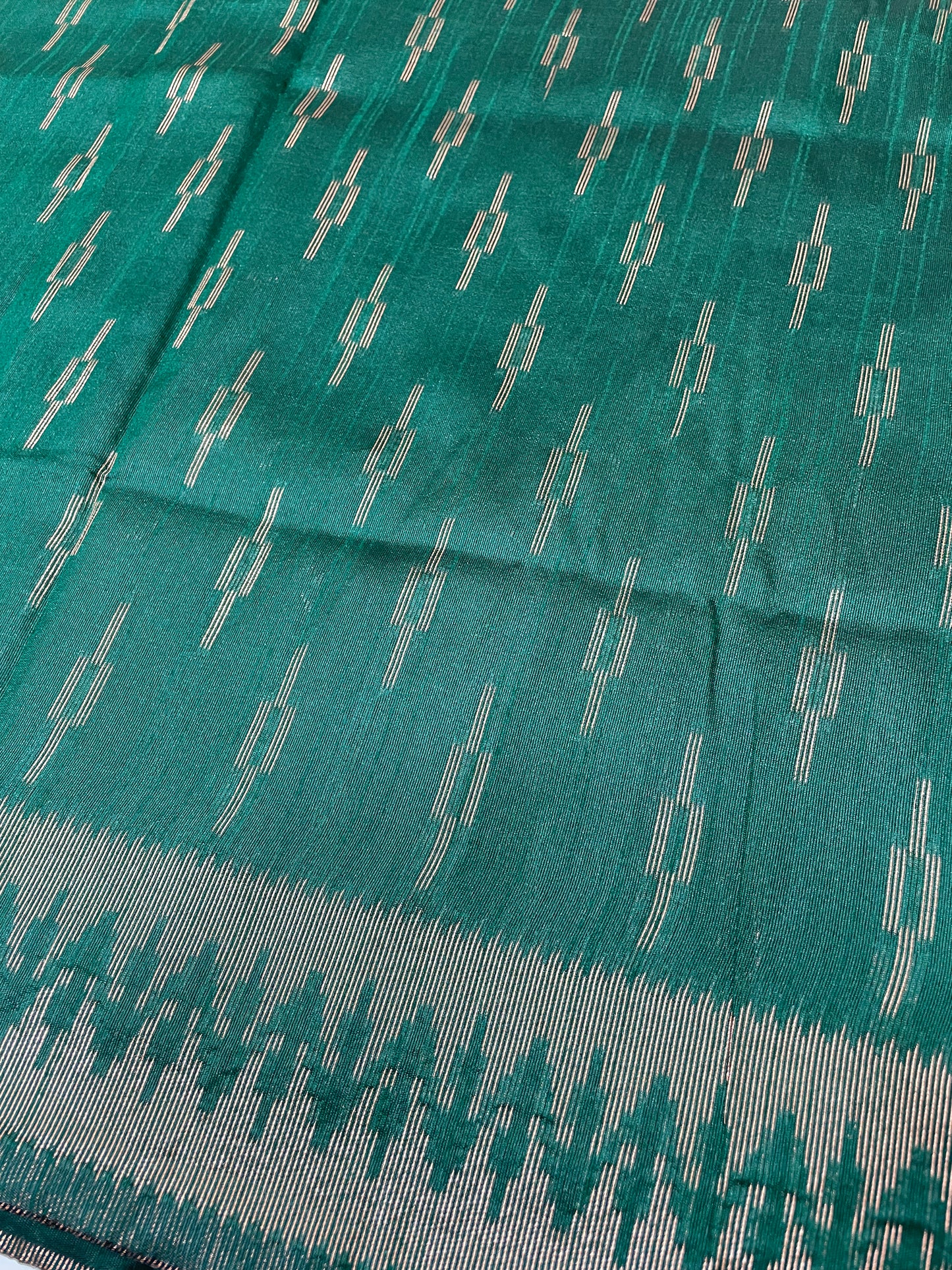 Dark Green Colored Silk Cotton Saree In Yuma