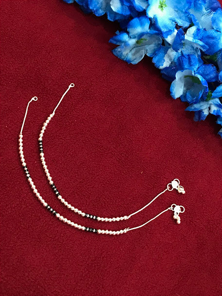 Graceful Silver Color Anklets With Beads Design Near me