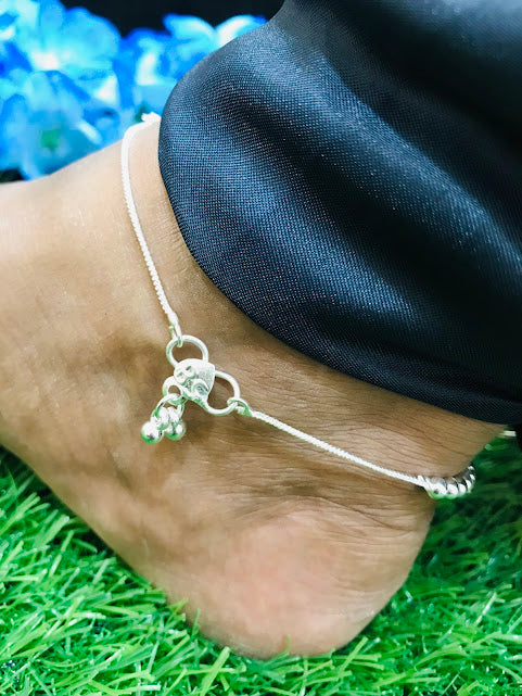 Pretty Silver Color Plain Anklets In Globe
