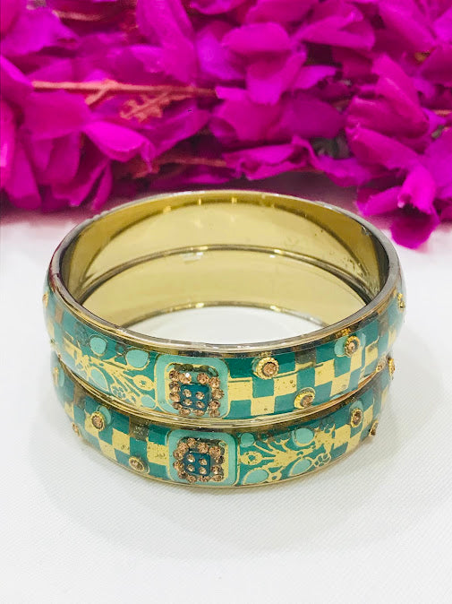 Attractive Green Color Checked Design Glass Bangles For Women