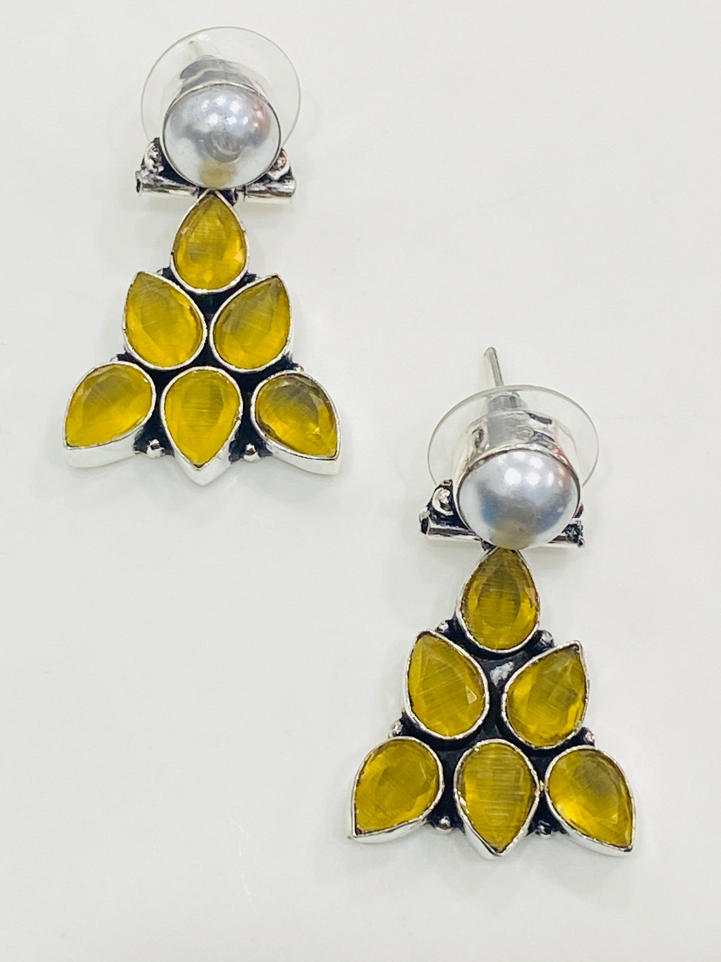 Leaf Designed Oxidized Stud Earrings With White Pearl in Seligman