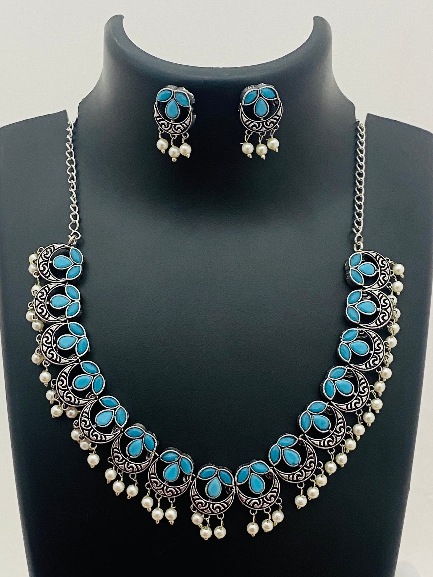 Silver Plated Oxidized Pearl Necklace With Matching Earrings in Douglas