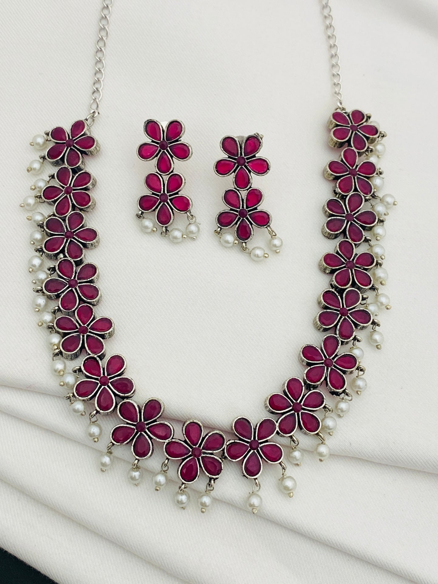 Designer Necklace With Ruby Stone And Pearl Hangings in Cotton wood