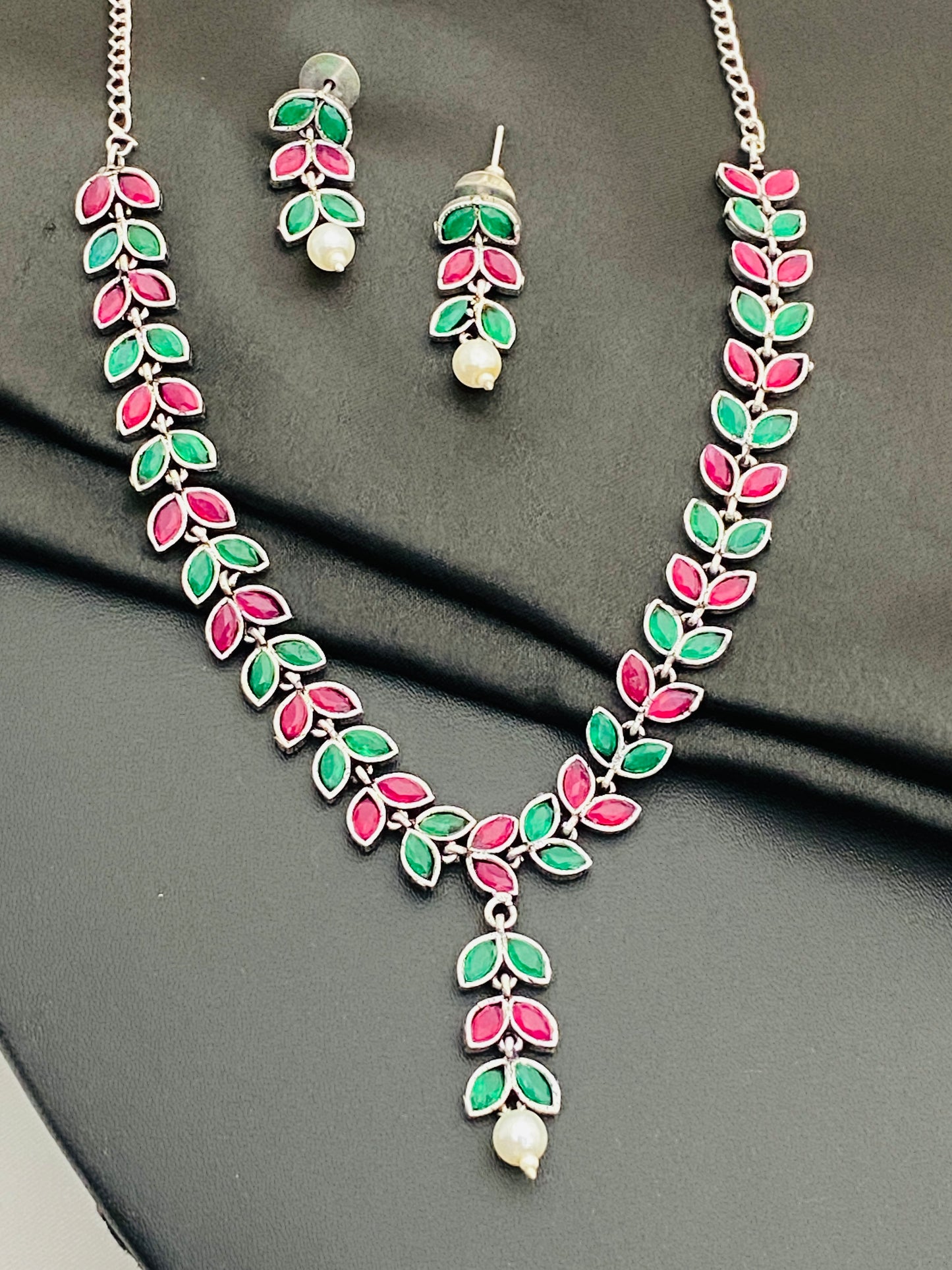 Leaf Designed Silver Plated Oxidized Necklace With Earrings in Cotton Wood