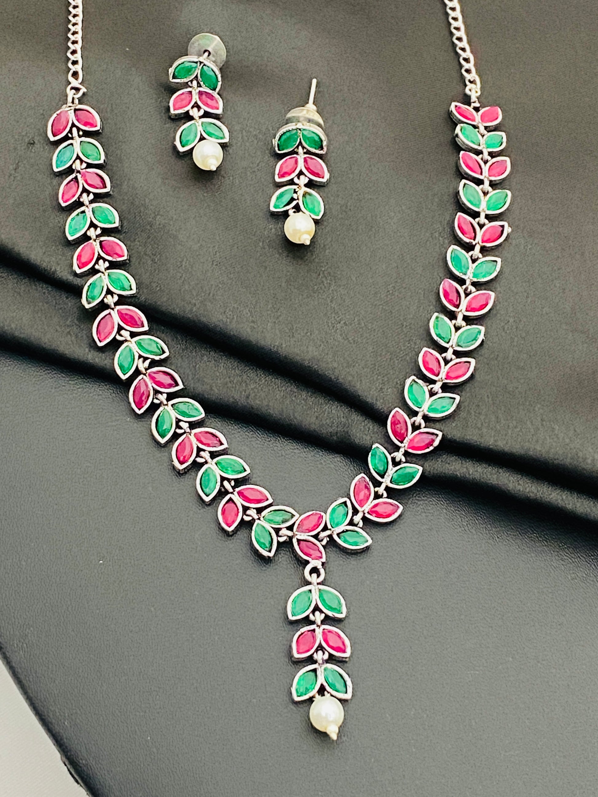 Leaf Designed Silver Plated Oxidized Necklace With Earrings in Cotton Wood