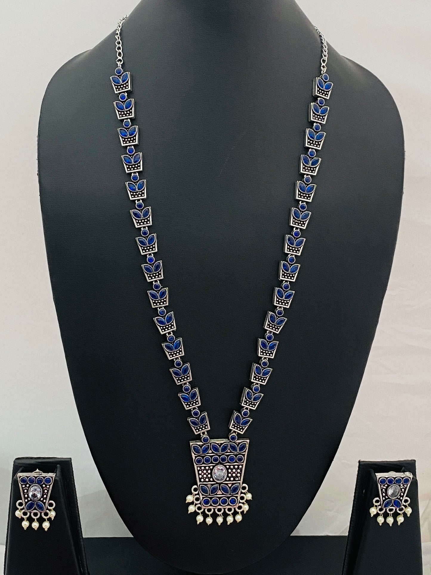 Lovely Oxidized Silver Rhombus Pendant Long Necklace And Stud Earrings Set