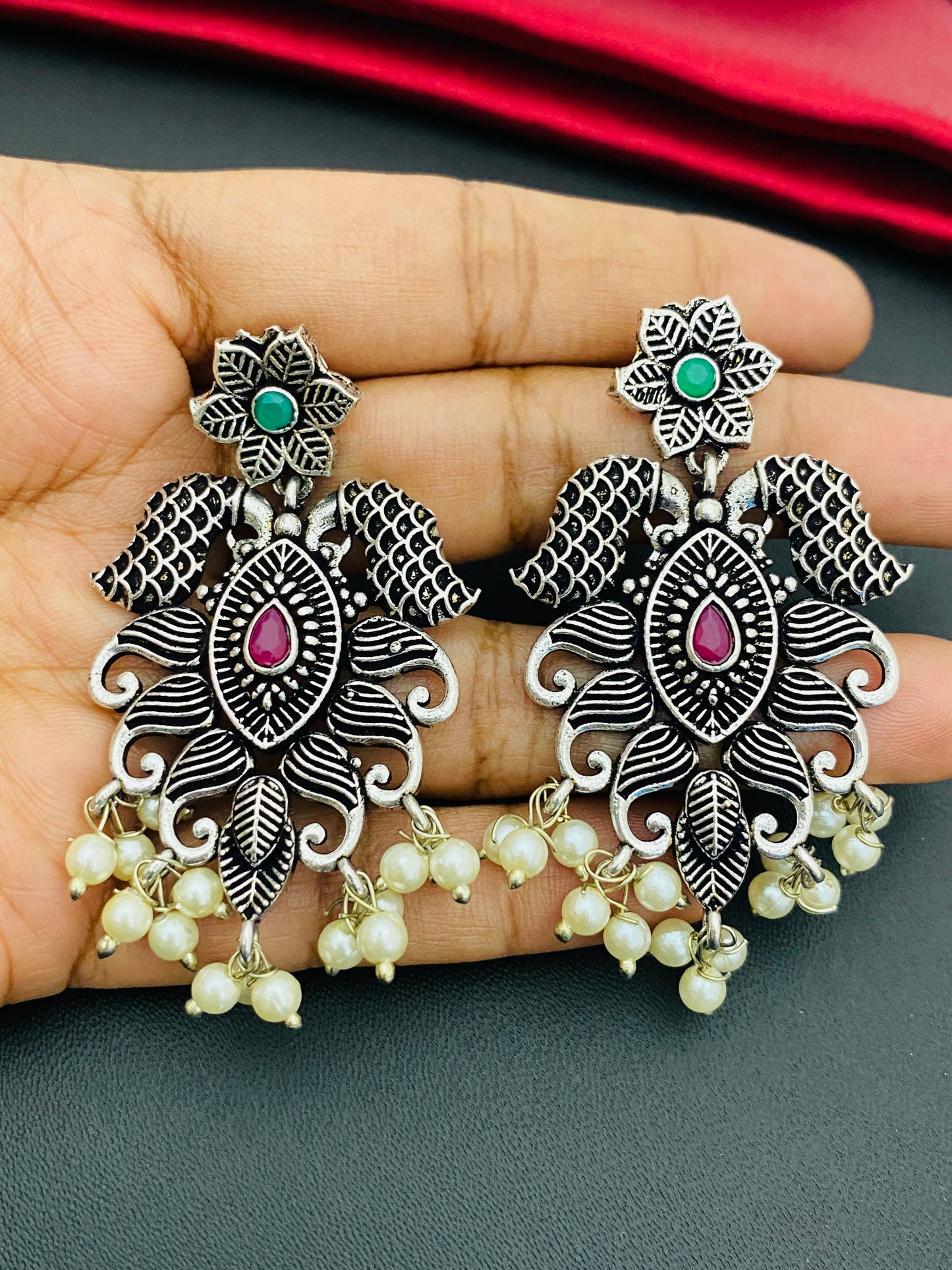 Designed Silver Toned Oxidized Necklace With Earrings In Tempe