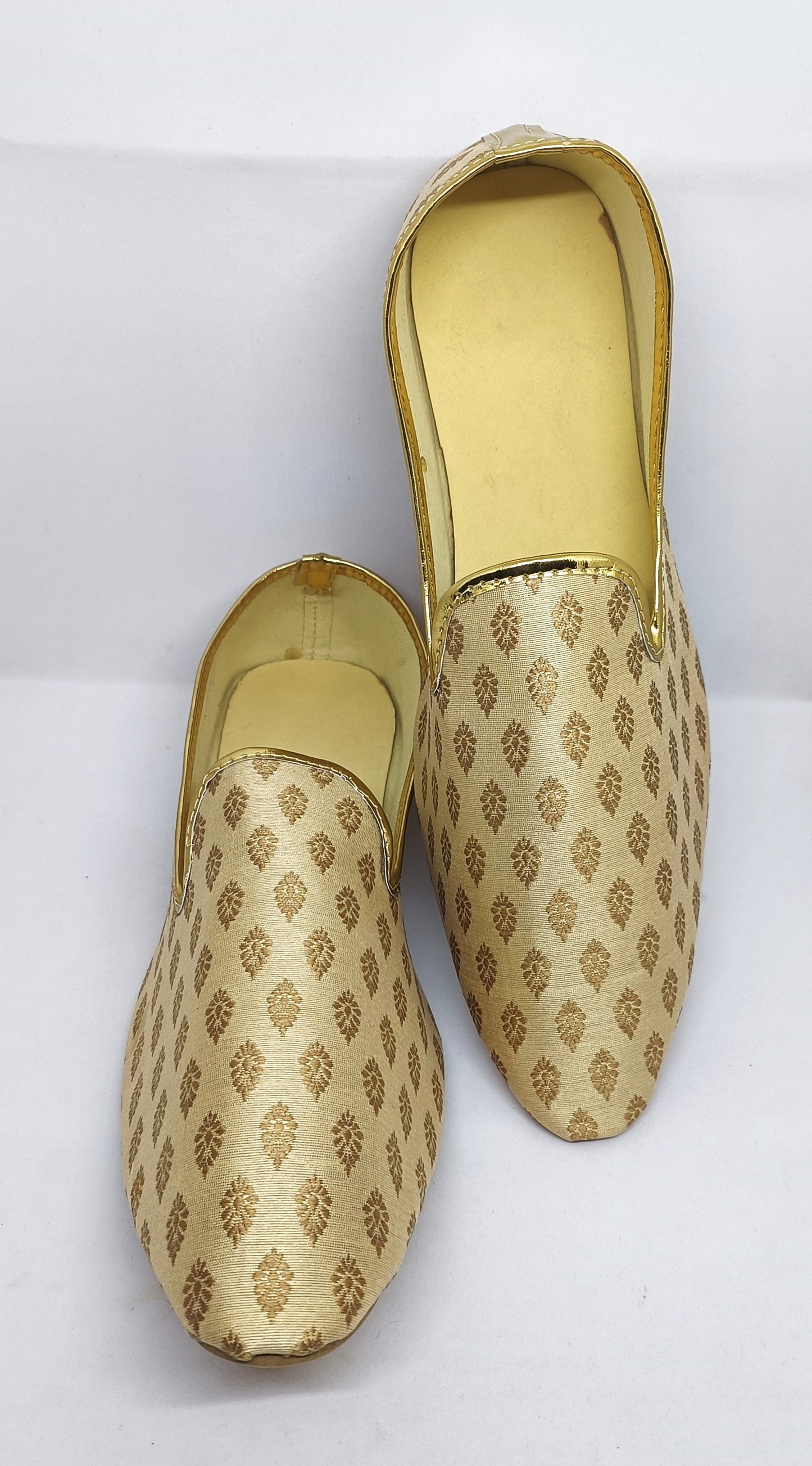 Stunning Cream Colored Mojaris In Chandler