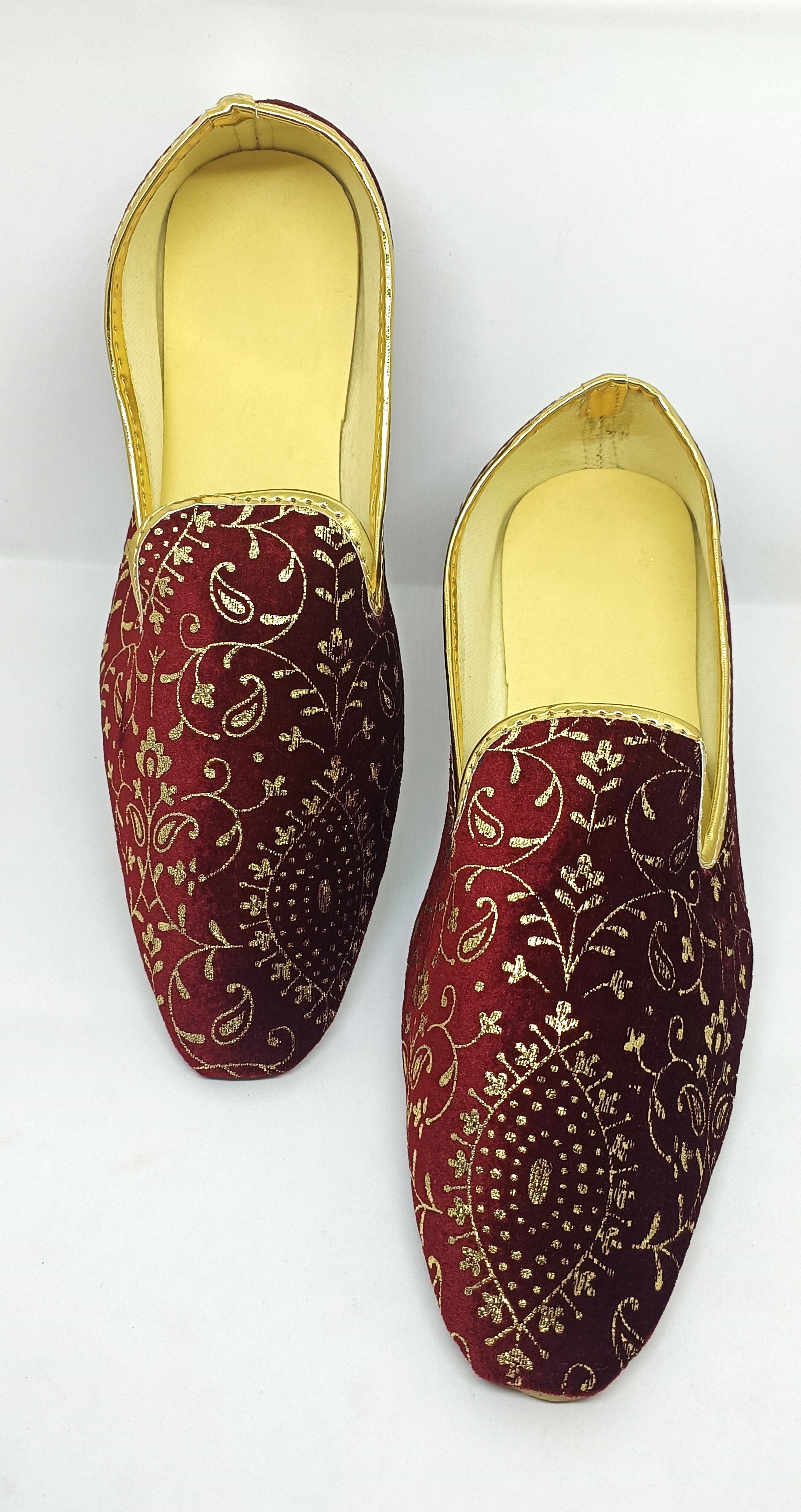 Attractive Maroon Colored Mojaris With Embroidery Work Near Me