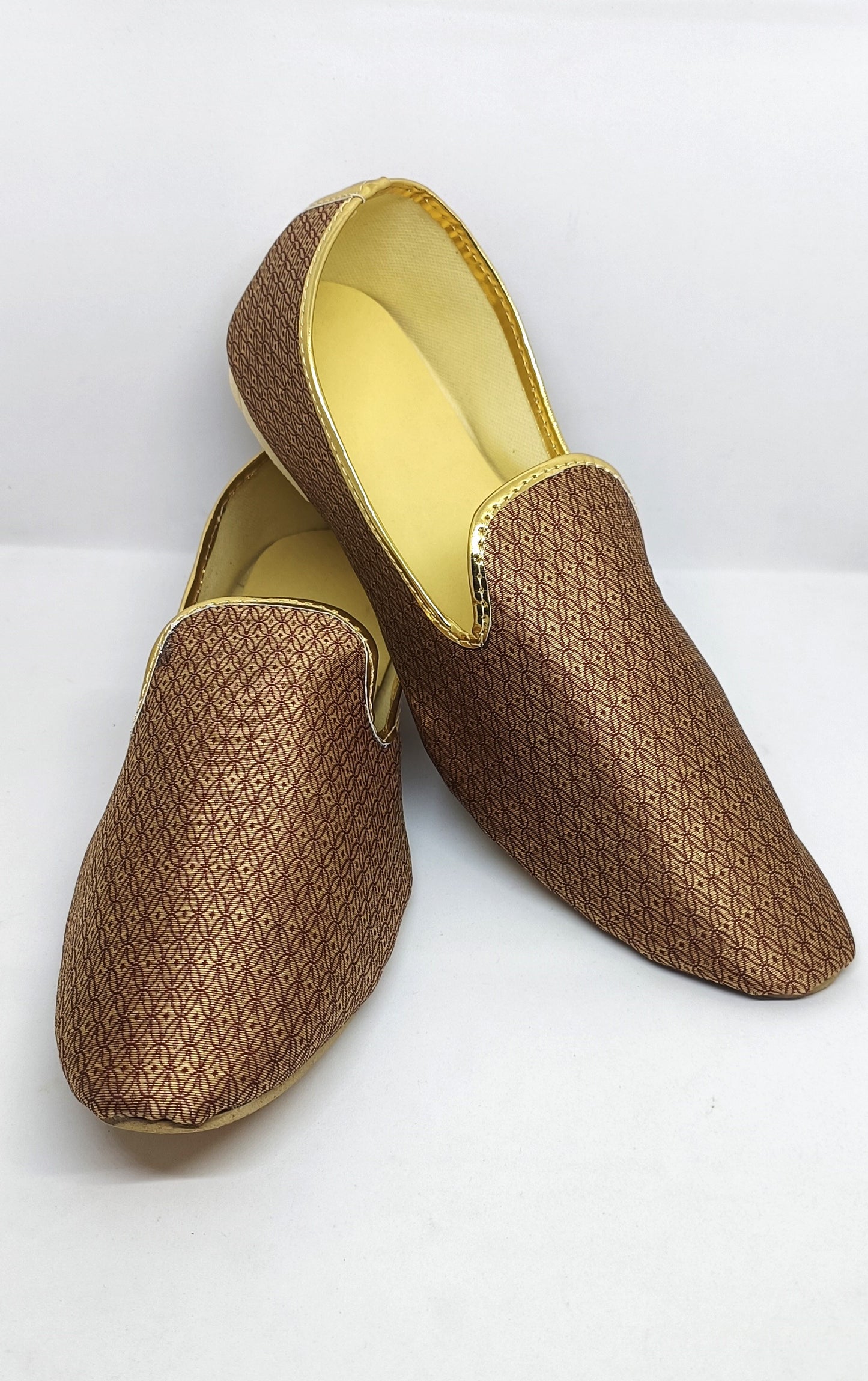 Ravishing Brown Color Brocade Mojaris In USA