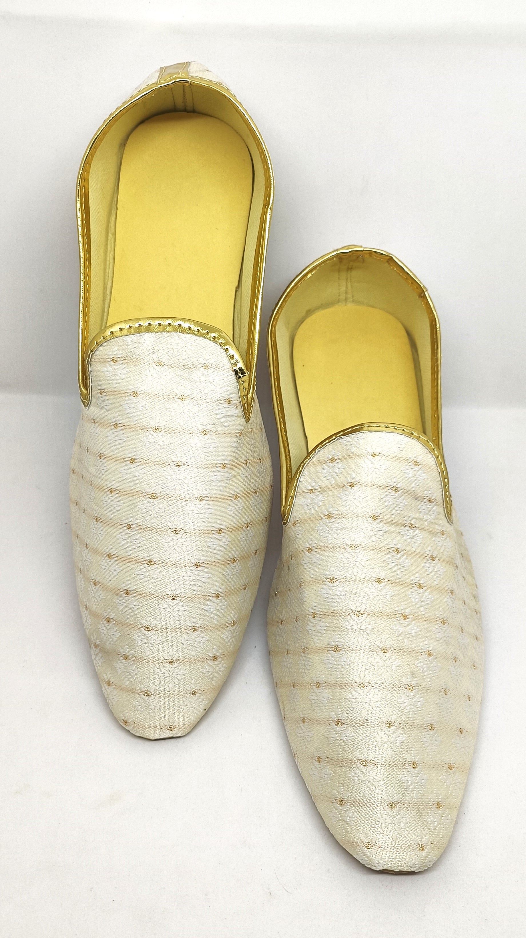 Attractive White Color Art Silk Embroidered Mojaris For Men