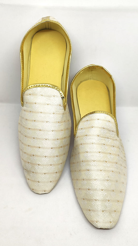 Attractive White Color Art Silk Embroidered Mojaris For Men