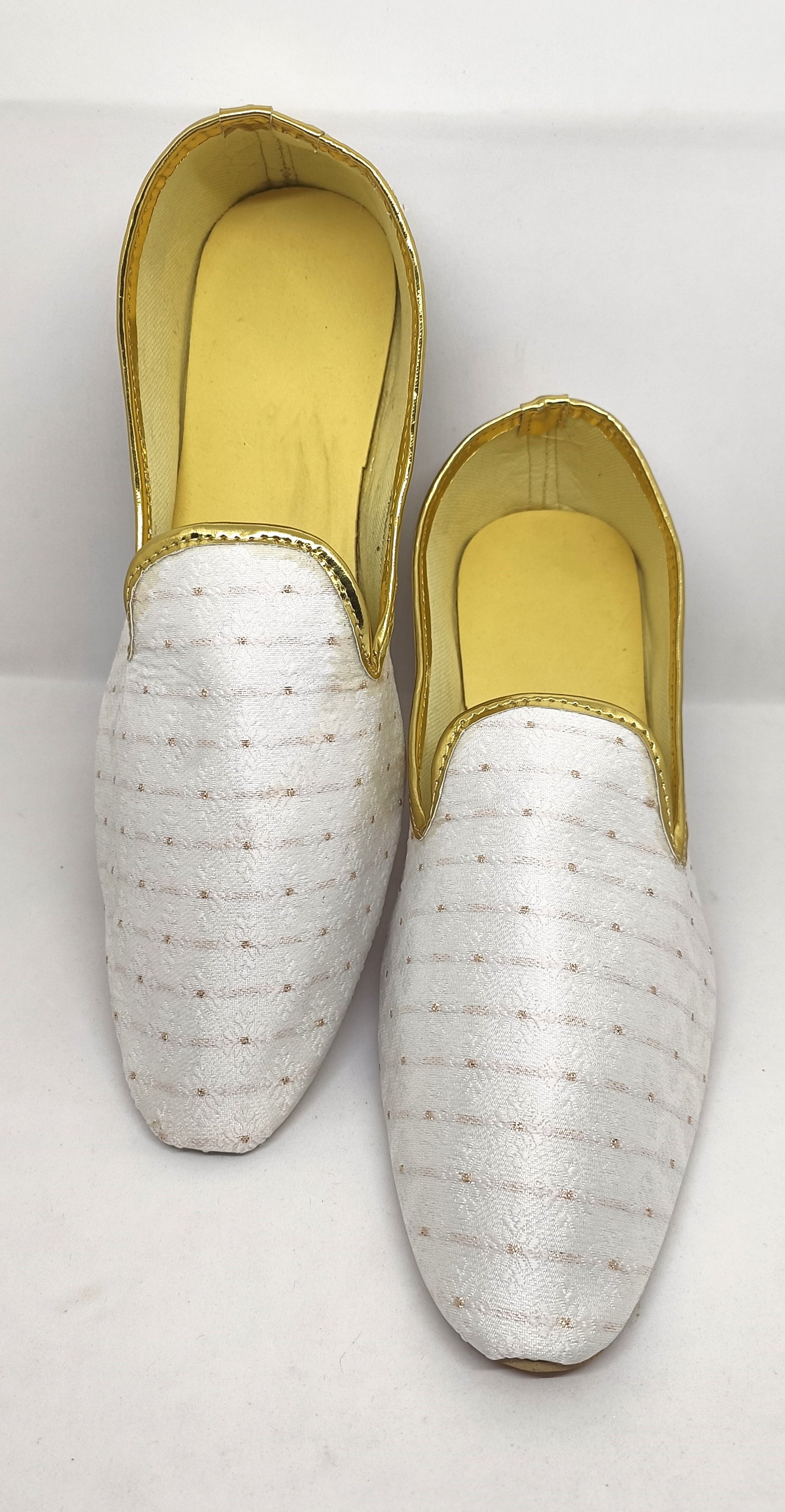 Premium Quality And Elegant White Color Zari Embroidery Work Mojaris For Men