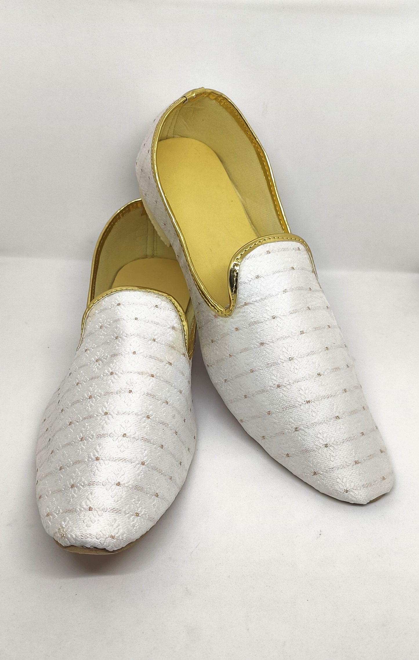 Elegant White Color Embroidery Work Mojaris Near Me