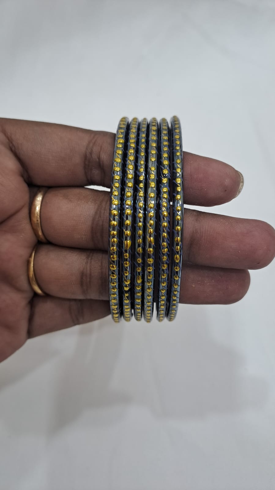 Grey Color Checked Design Glass Bangles For Women Near Me