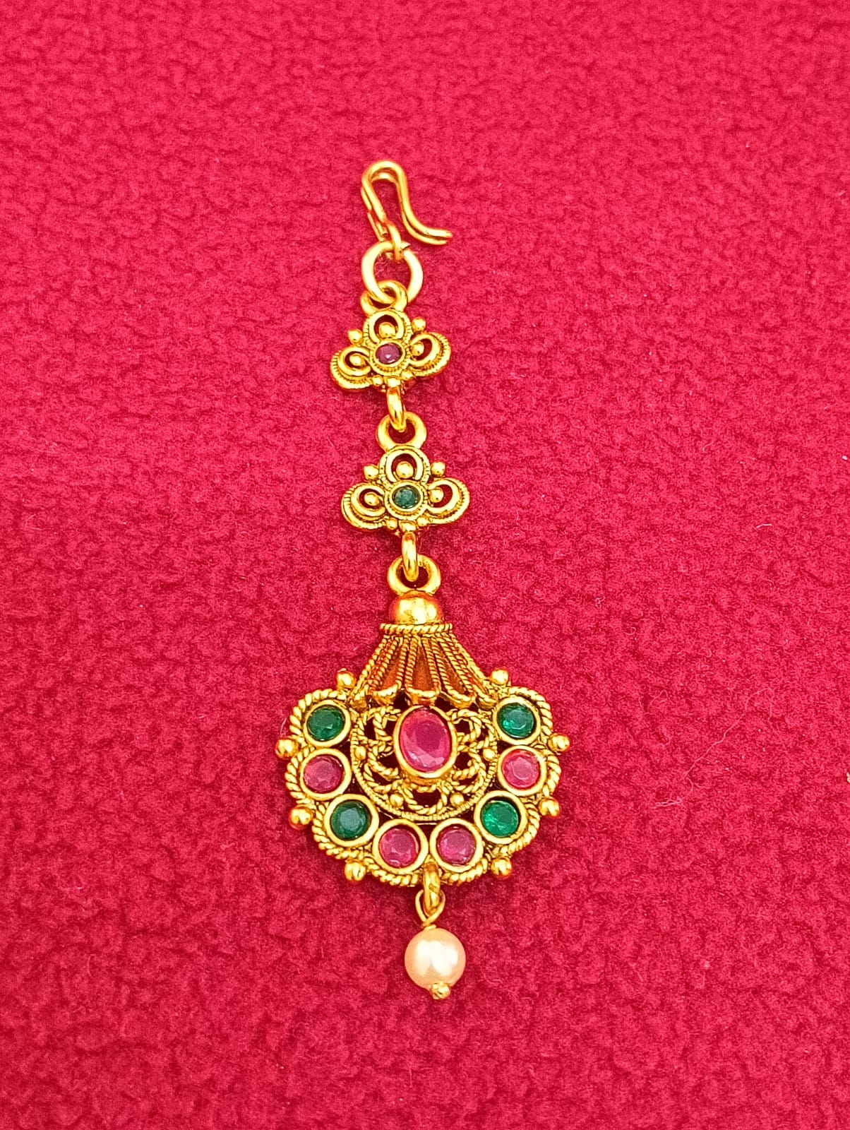 Alluring Antique Gold Simple and Elegant Tika With Pearls