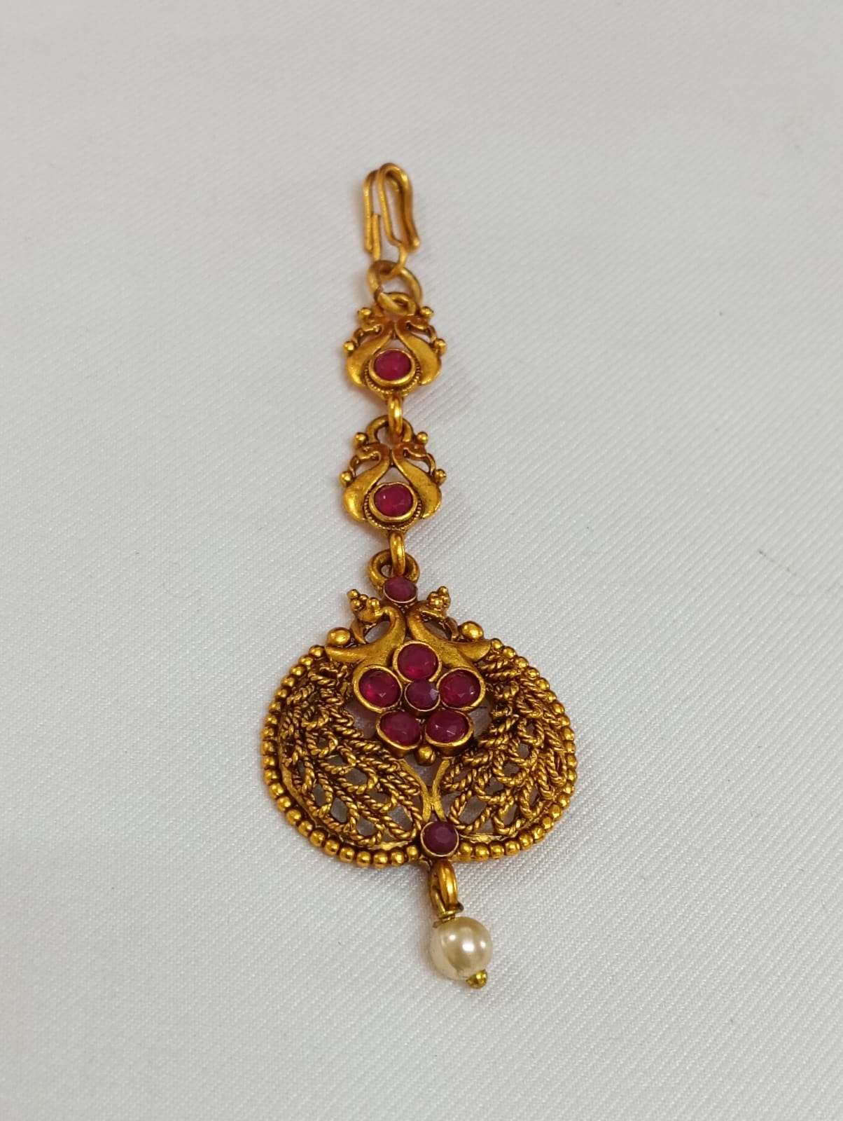 Appealing Antique Gold Simple Tikka With Pearls