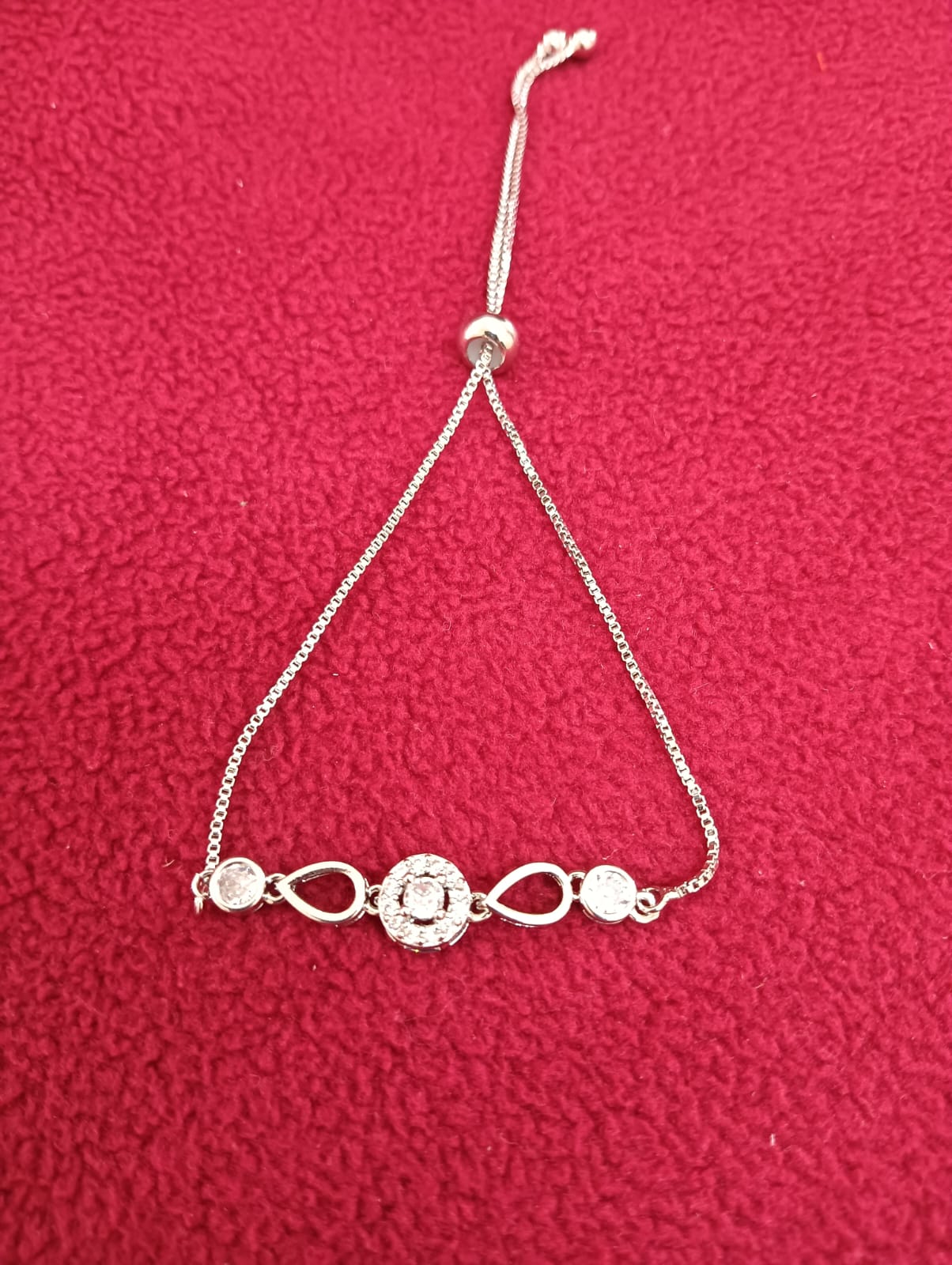 Elegant White Color Pretty American Diamond Bracelet Near Me