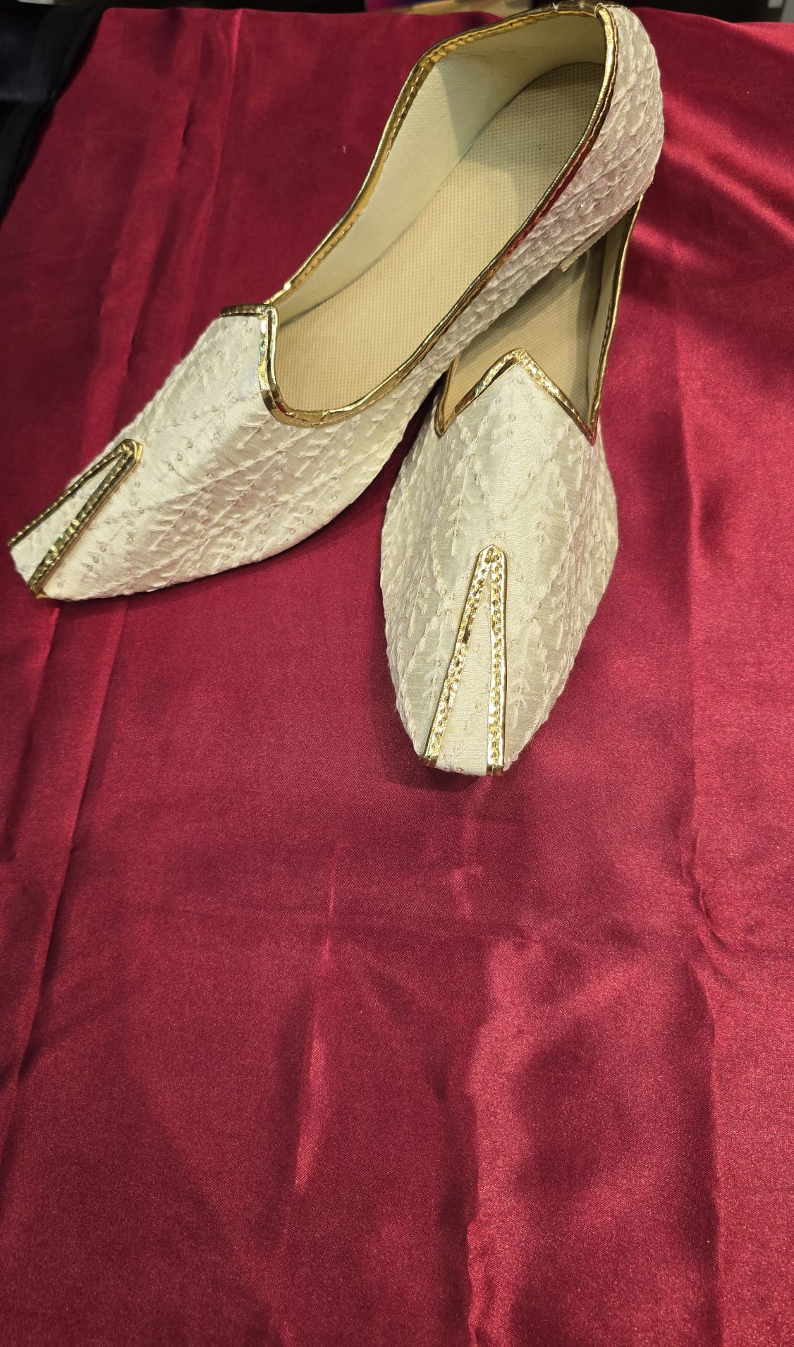 Gergeous White and Golden Color Mojari for men's In USA