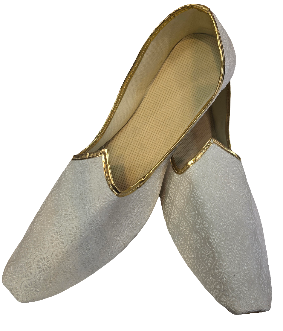 Graceful White Color Flats Designed Mojaris for Men