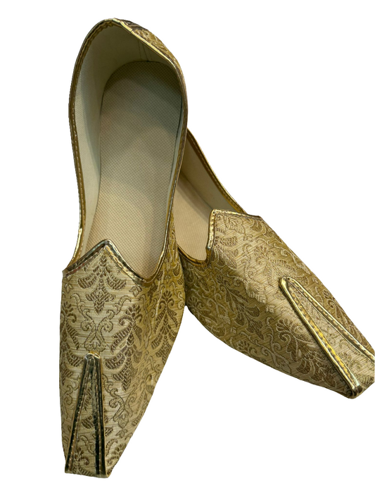 Attractive Gold Color Jutti Wedding Mojari Shoes And Sherwani Shoes For Men