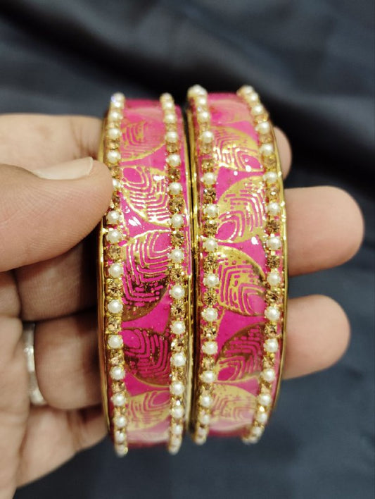 Pleasant Pink Color Checked Design Glass Bangles For Women
