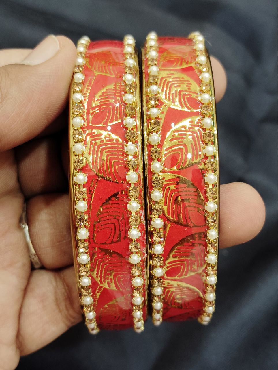 Beautiful Red Color Checked Design Glass Bangles For Women