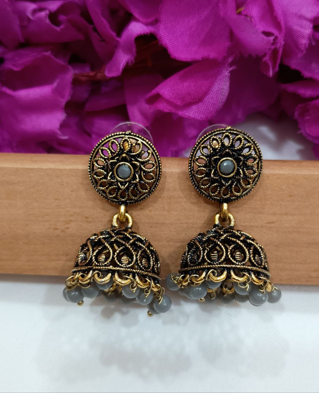 Stunning Grey Color Antique Gold Earrings In Near Me