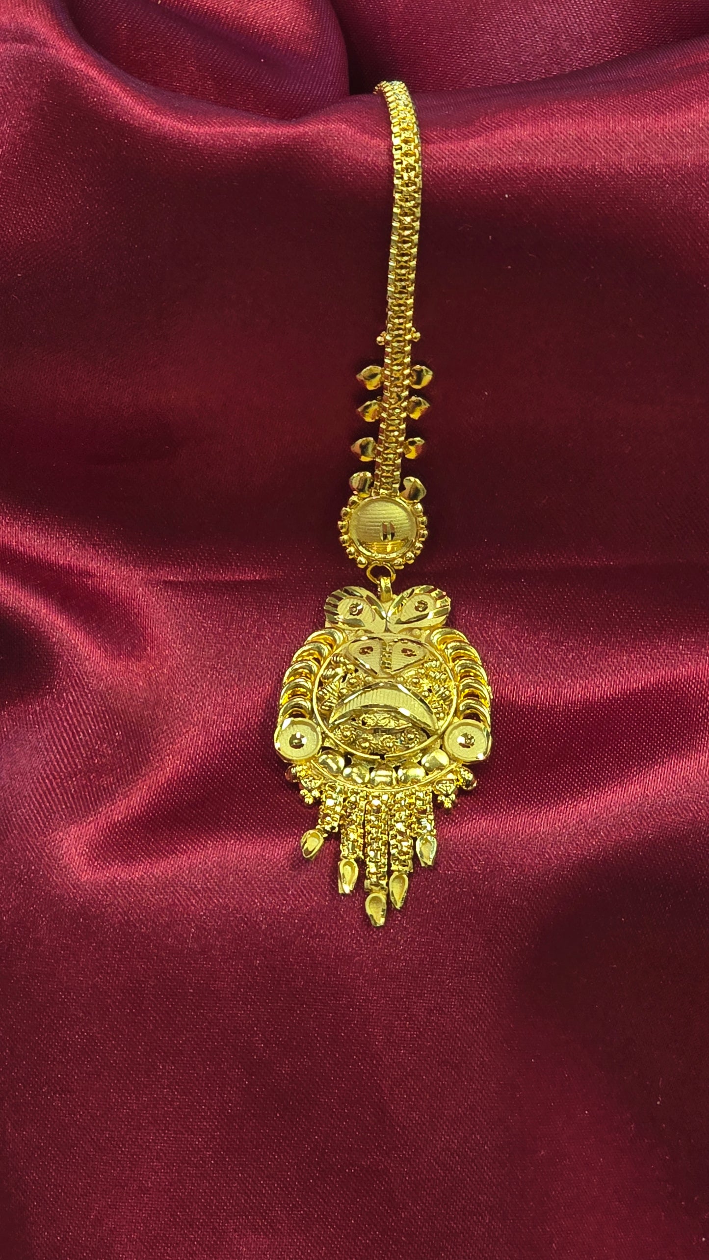Alluring Gold Plated Tikka For Women