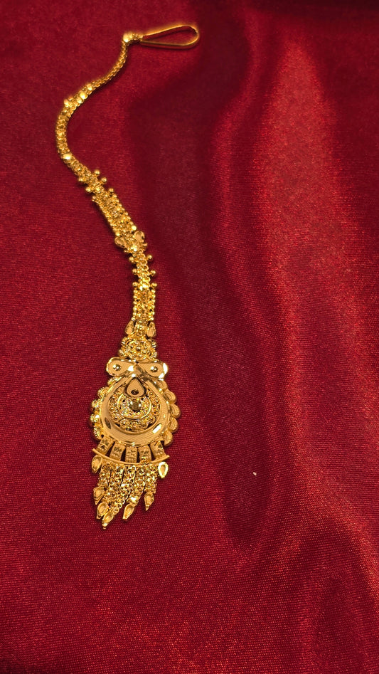 Appealing Gold Color Maang Tikka For Women