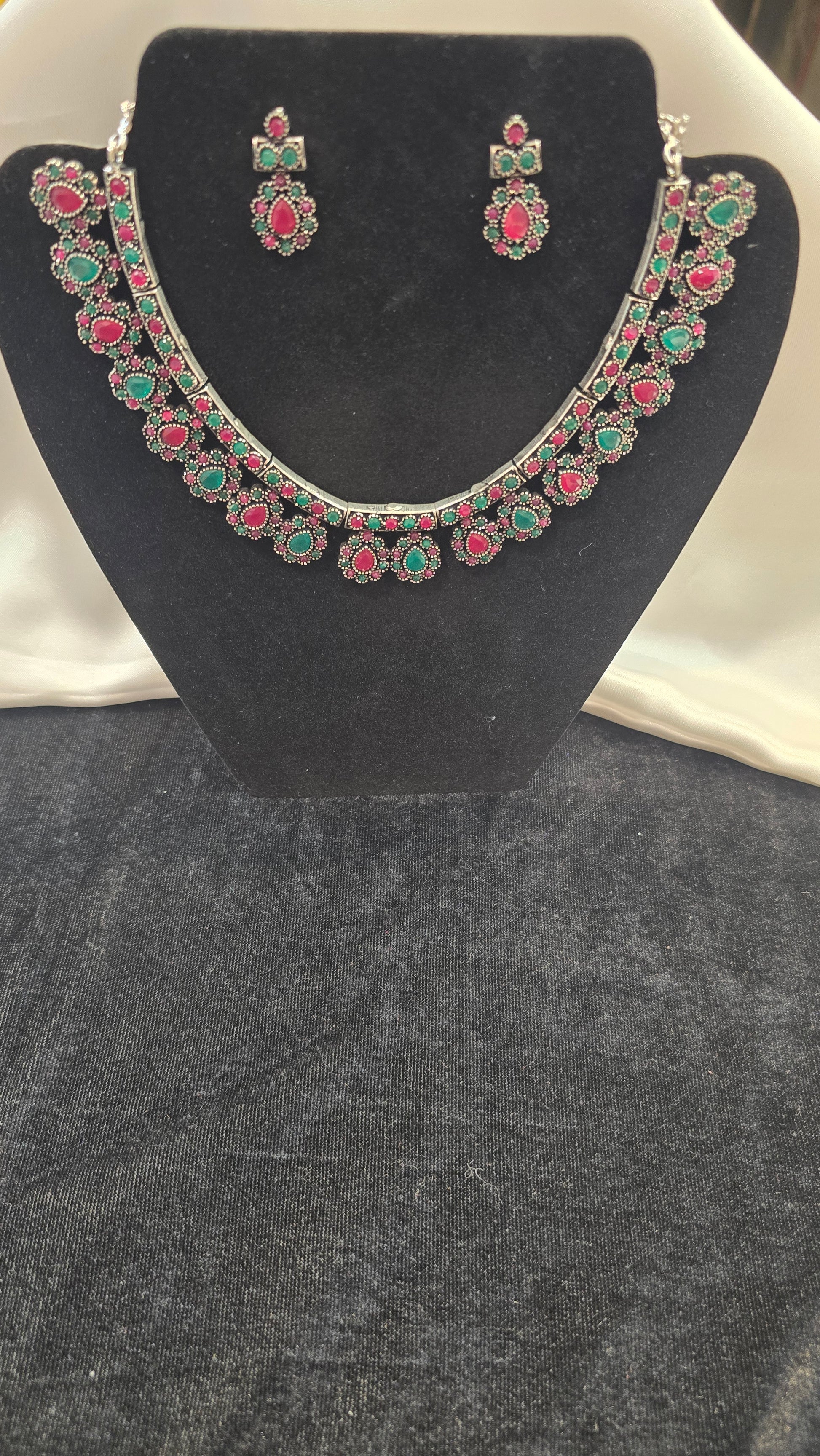 Ravishing Multicolor Choker With Earrings Set