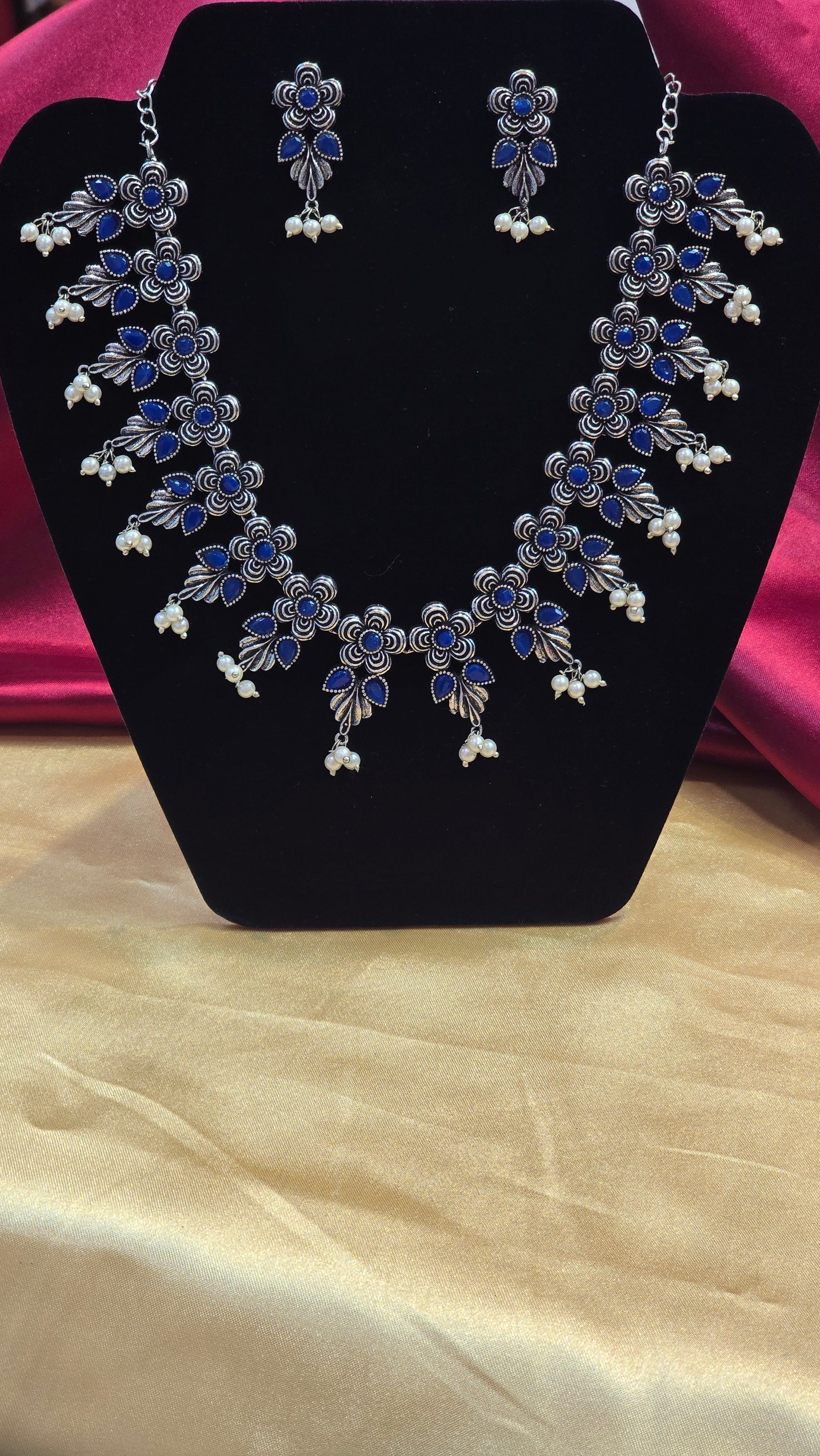 Amazing Blue Color Flower Shaped Necklace Set For Women