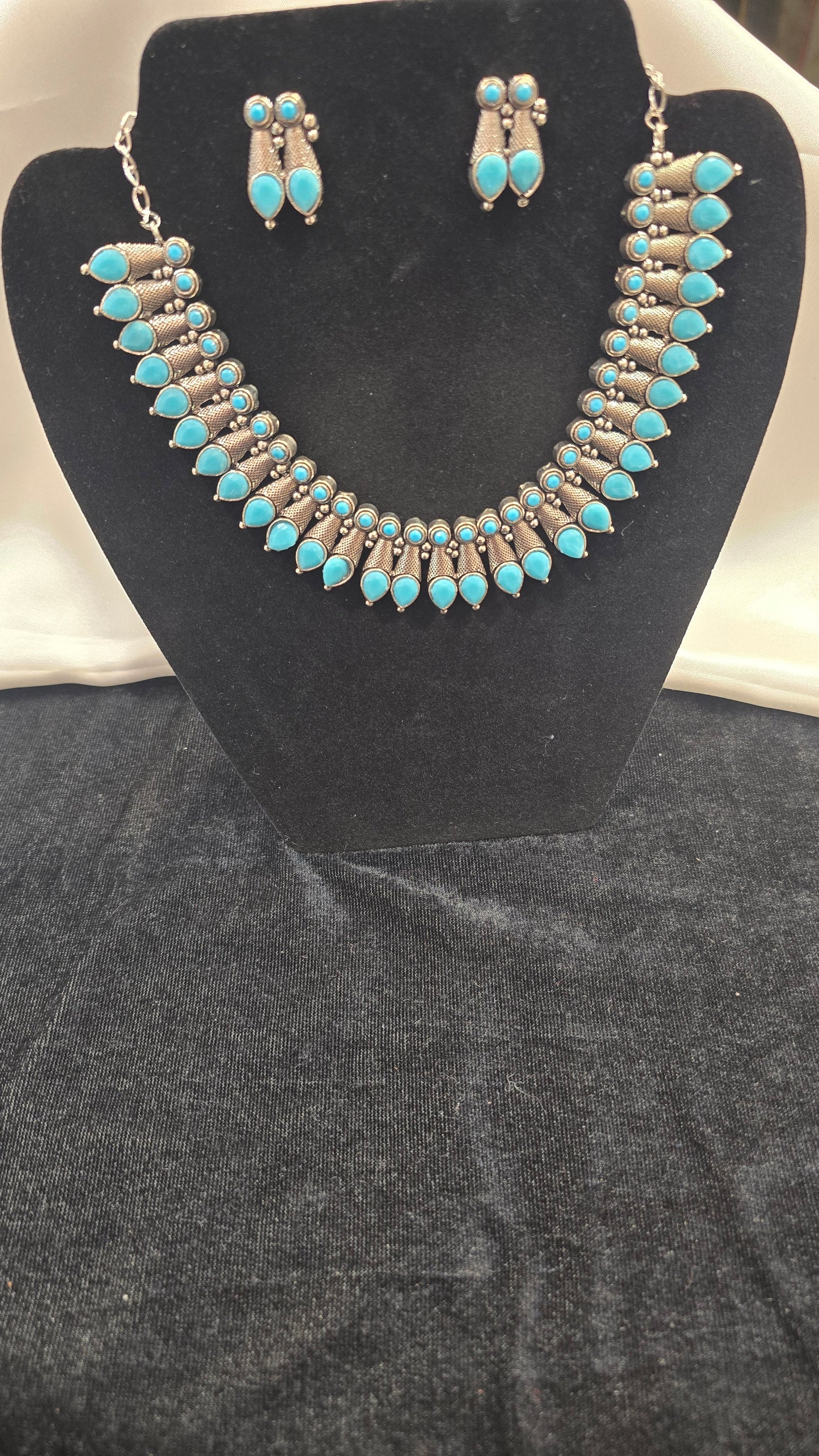 Elegant Light Blue Colored Choker Set