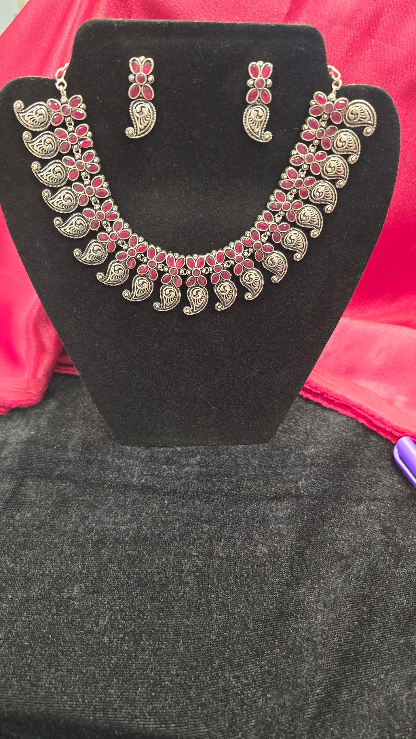Mesmerizing Dark Pink Color Paisley Shaped Necklace With Earrings