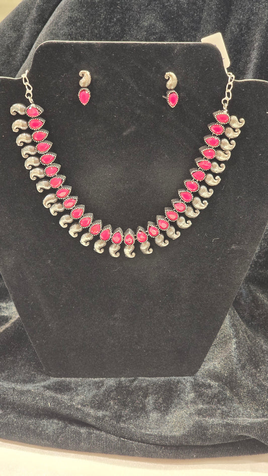 Attractive Dark Pink Color Paisley Shaped Necklace With Earrings Set