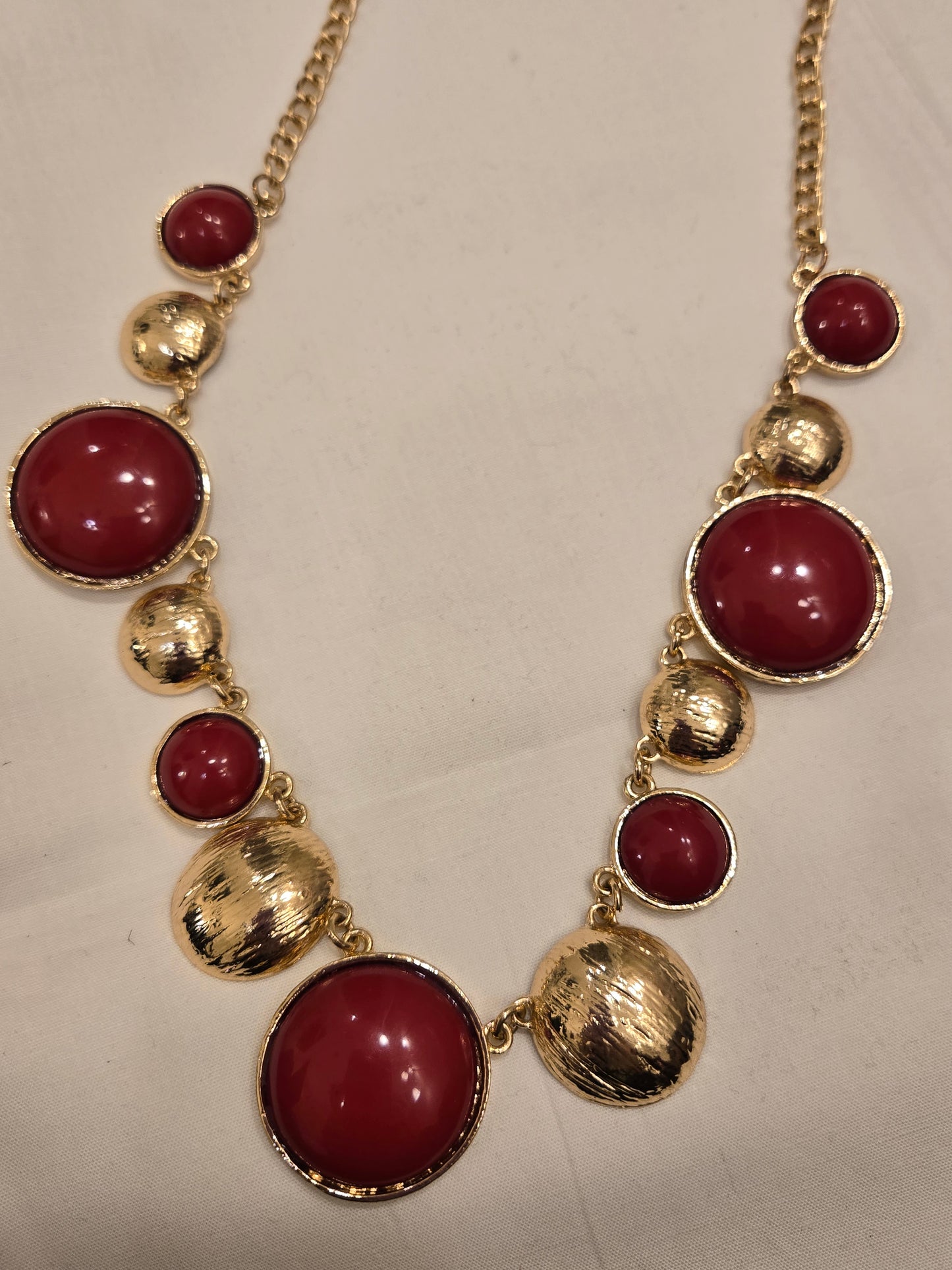Dazzling Red Color Round Stone Necklace For Women