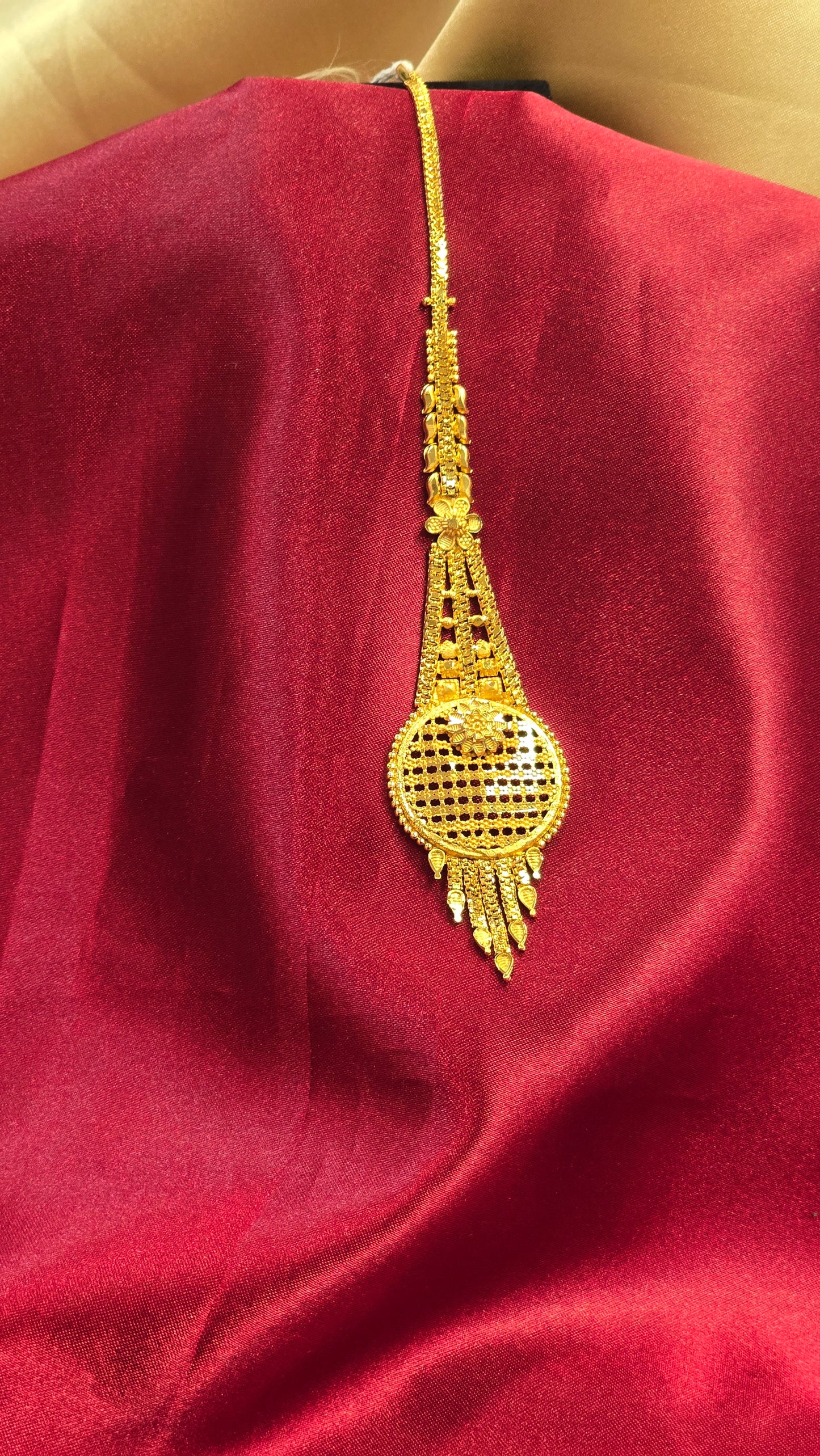 Fantastic Round Shaped Maang Tikka For Women