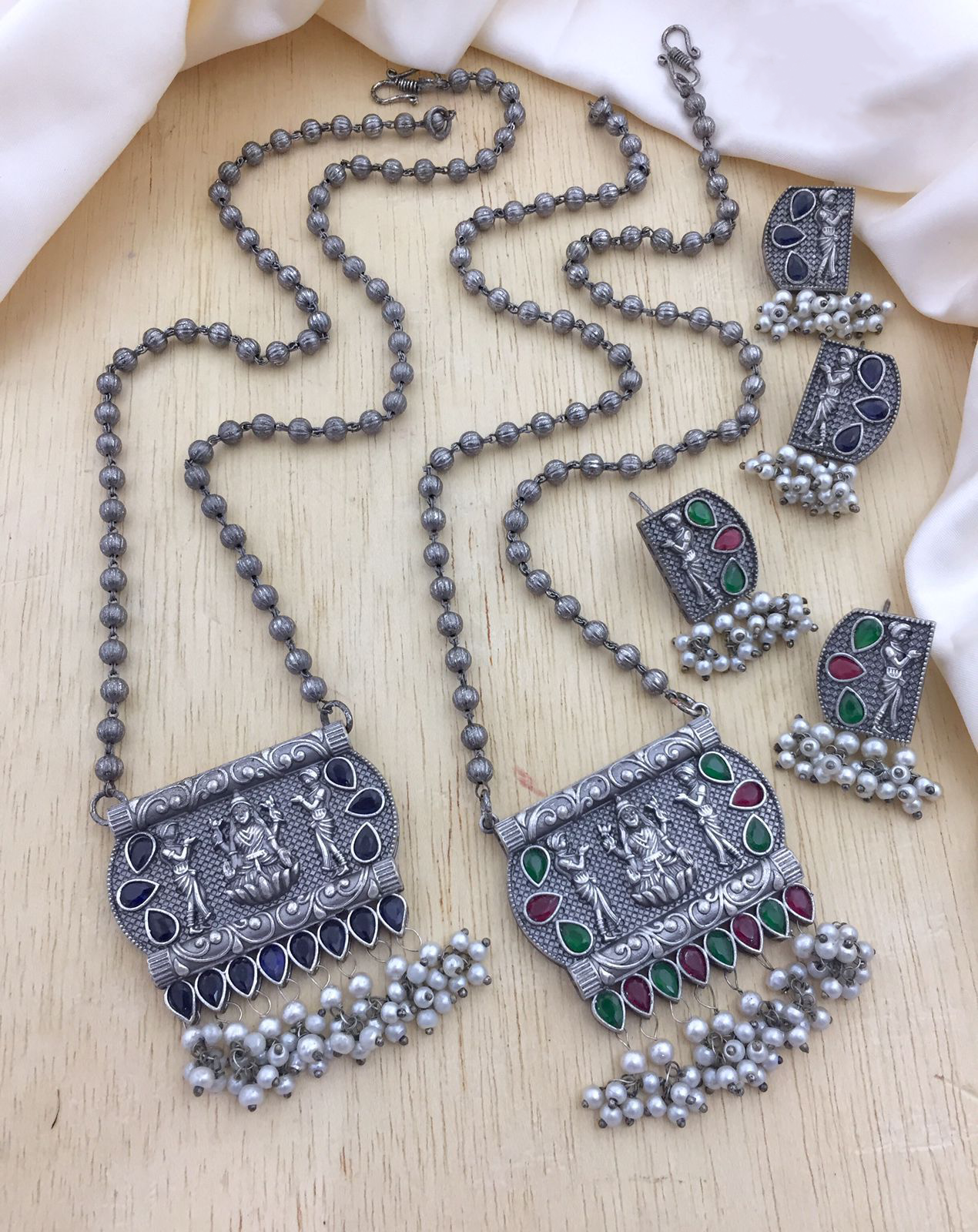 Multi color Stone Necklace in Globe