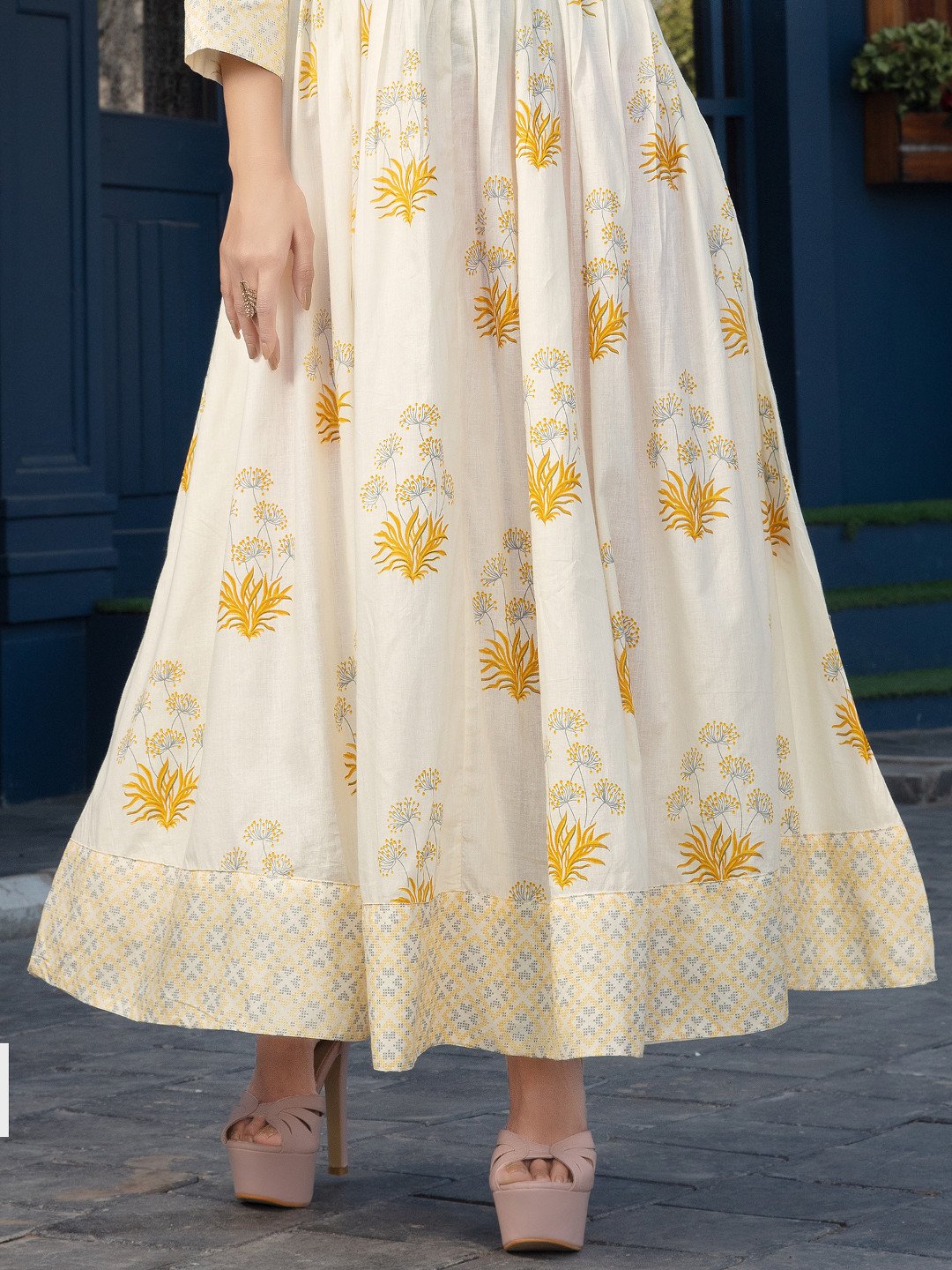 Floral Cambric Printed Cotton Gown In Mesa