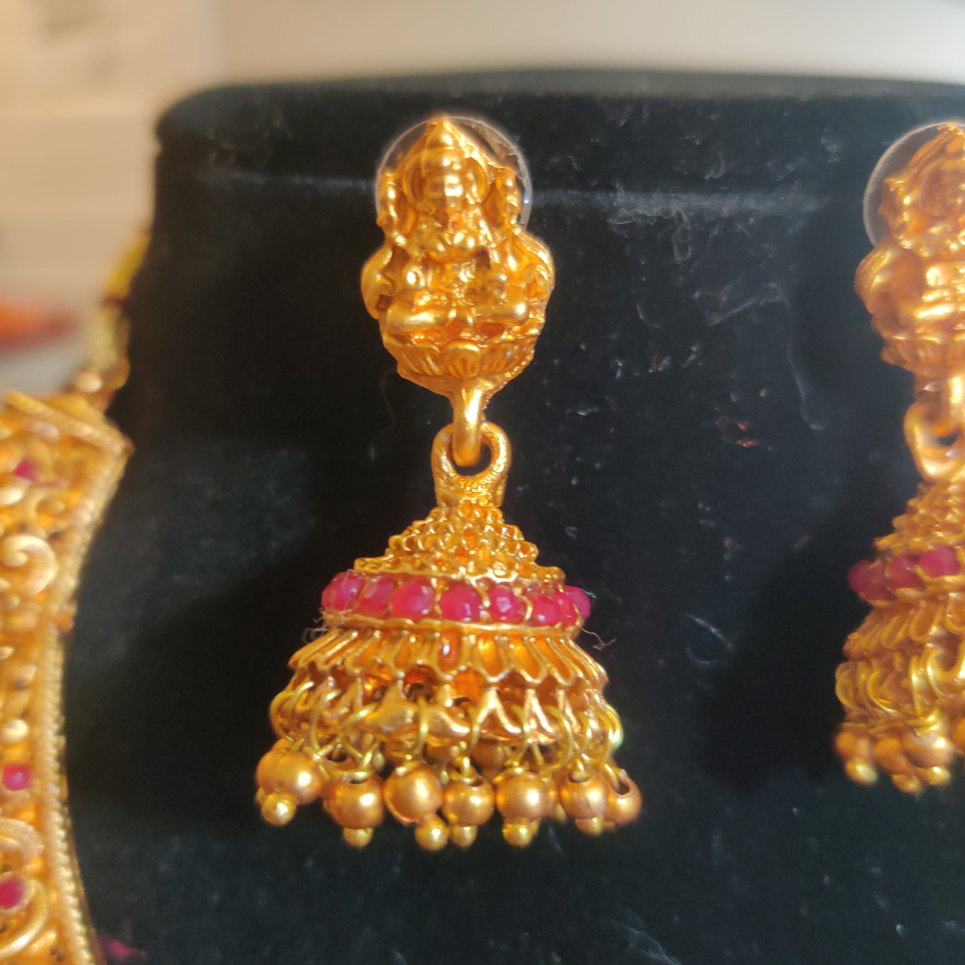 Dazzling Antique Gold Plated Long Lakshmi Ruby Haaram Set With Jumkhas Earrings In Tacson