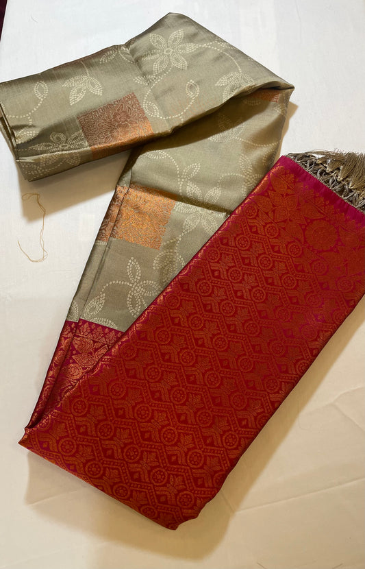 Fabulous Soft Silk Saree With Rich Pallu And Flower Pattern