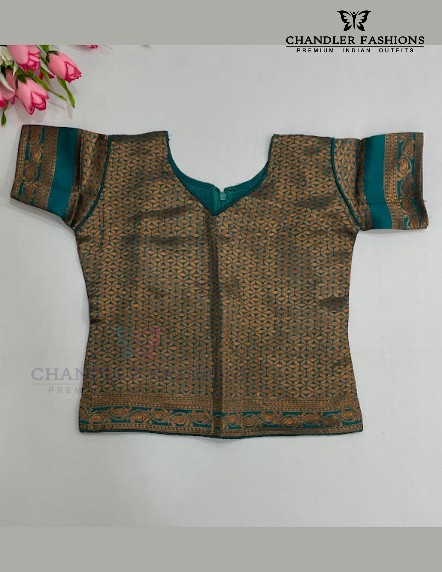 Pleasing Green Color With Zari Work Choli Set In Suncity