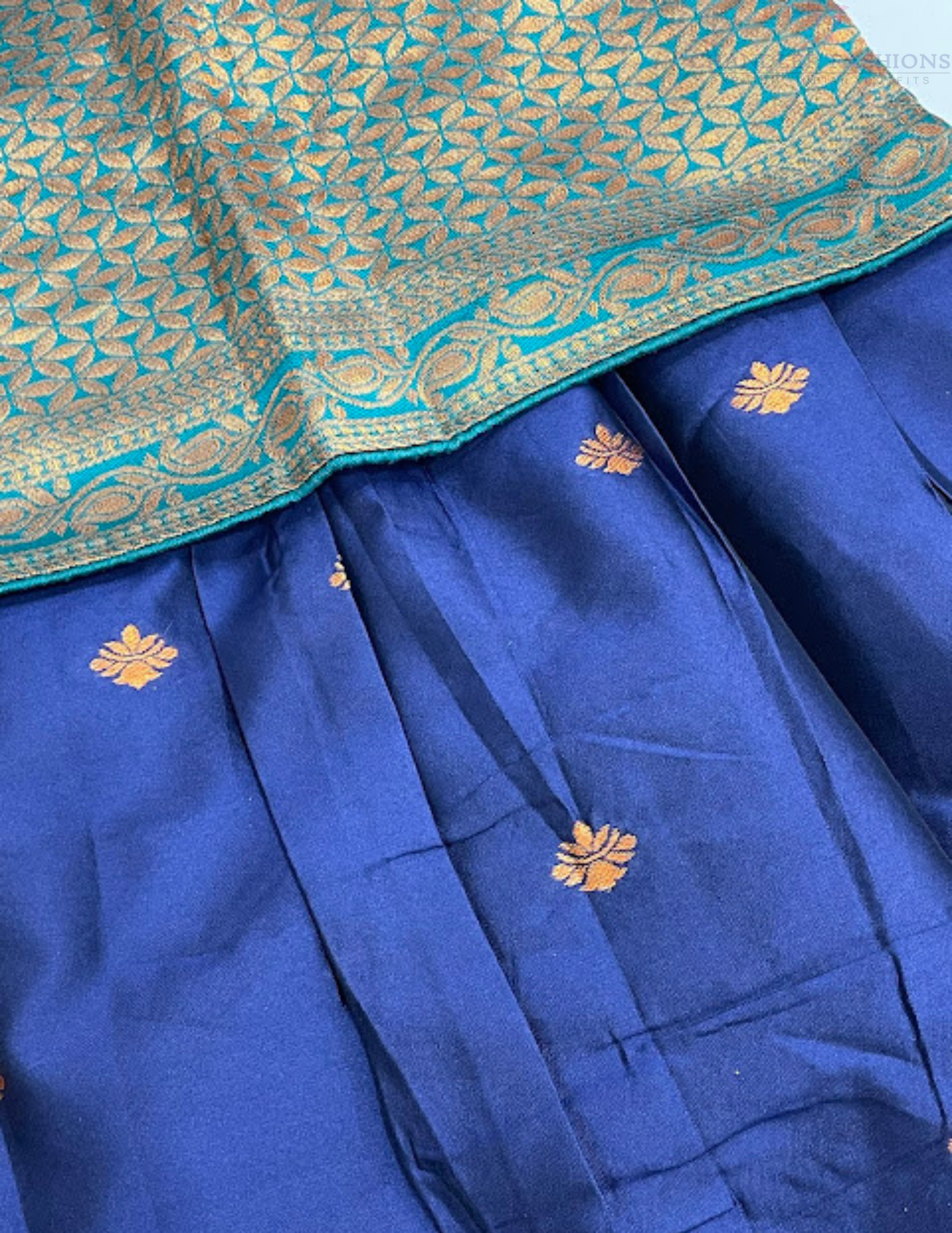 Pleasing Green Color With Zari Work Choli Set In Yuma