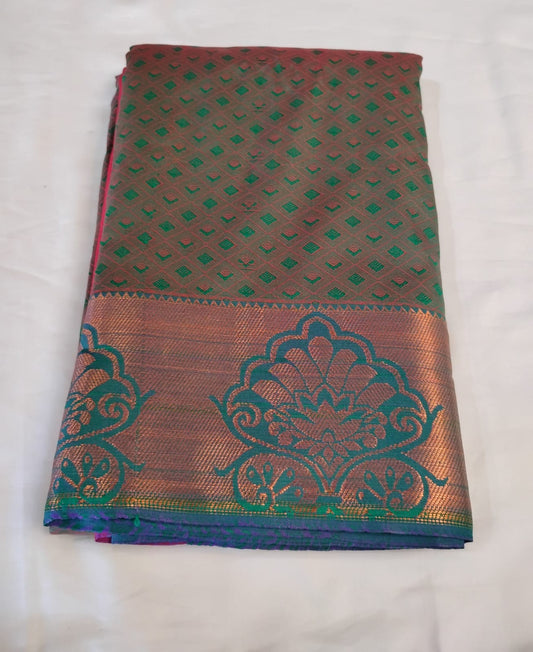 Alluring Green And Pink Pure Kanchi Silk With Gold Zari Work Border Saree For Women