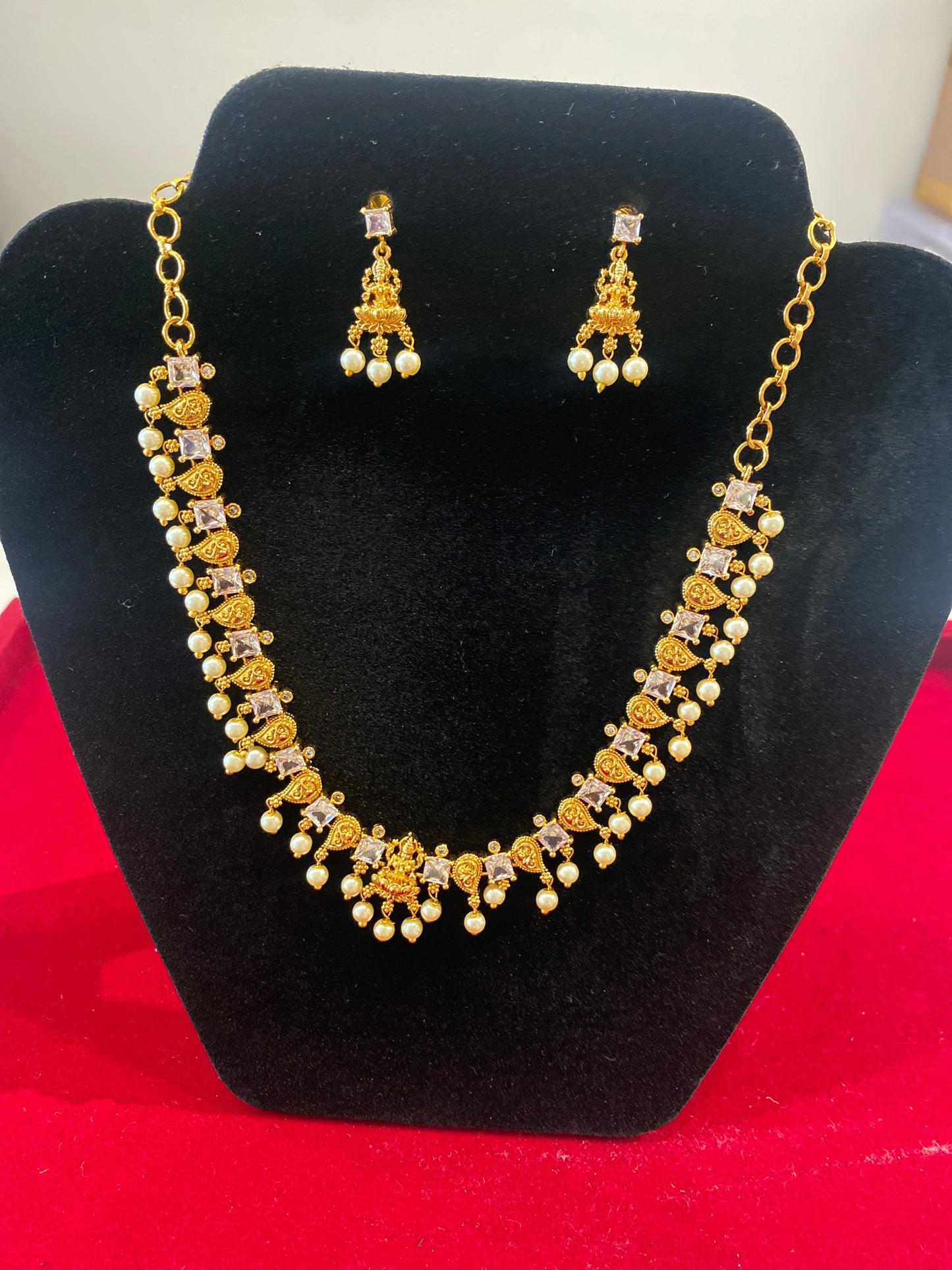 Elegant White Stone And White Pearls Set Gold Plated With Matching Earrings For Women
